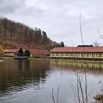 Zum Alten Cafe Apartmán *